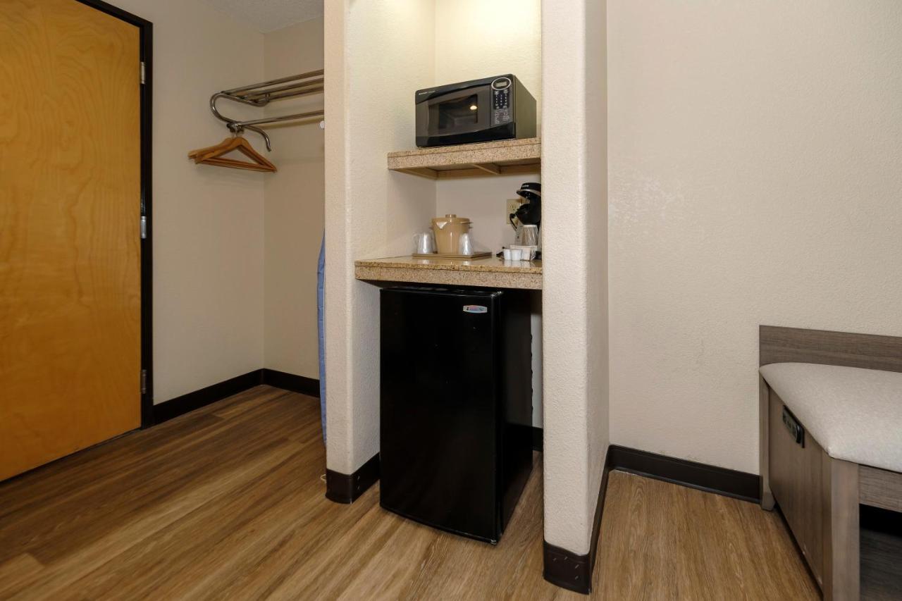 Red Roof Inn Йемасий Екстериор снимка